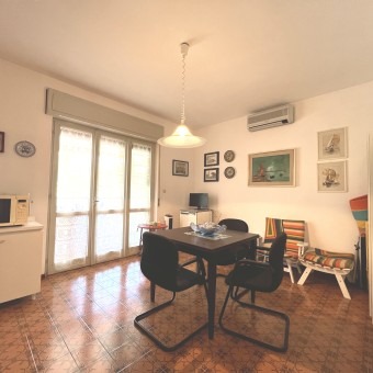 BILOCALE CON AMPIO TERRAZZO A PINETA