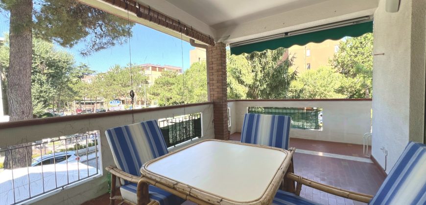 WOHNUNG MIT GROẞER TERRASSE IN PINETA