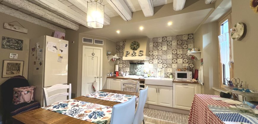 CHARMING COUNTRY HOUSE WITH GARDEN