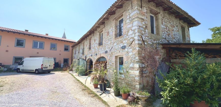 CHARMING COUNTRY HOUSE WITH GARDEN