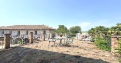 CHARMING COUNTRY HOUSE WITH GARDEN