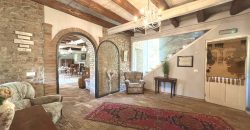 CHARMING COUNTRY HOUSE WITH GARDEN