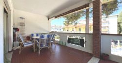 WOHNUNG MIT GROẞER TERRASSE IN PINETA