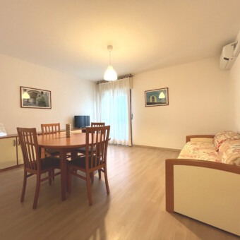 RENOVATED TWO-BEDROOM FLAT WITH TERRACE