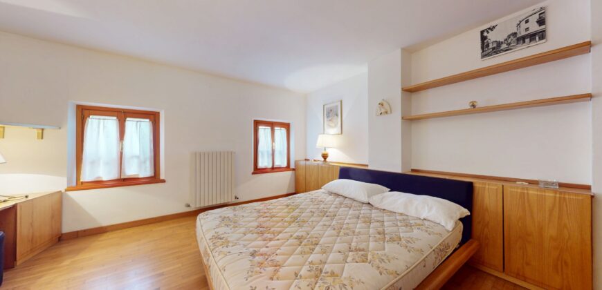 HOUSE IN HISTORICAL CENTER