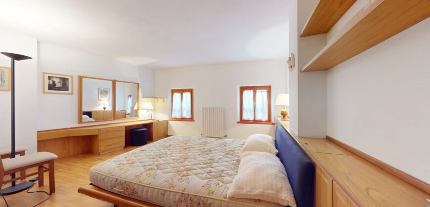 HOUSE IN HISTORICAL CENTER