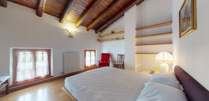 HOUSE IN HISTORICAL CENTER