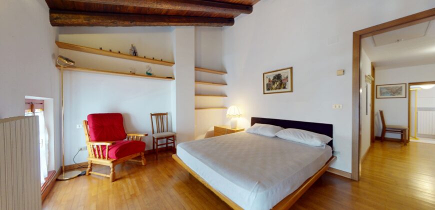 HOUSE IN HISTORICAL CENTER